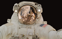 visière de casque d'astronaute en or